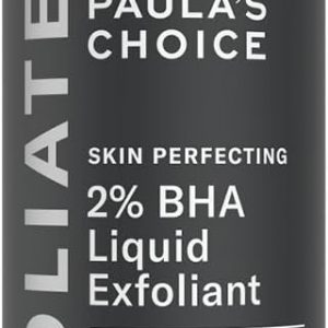 Bote conteniendo producto exfoliante y de limpieza para el rostro másculino con formato líquido de la marca Paula Choice.